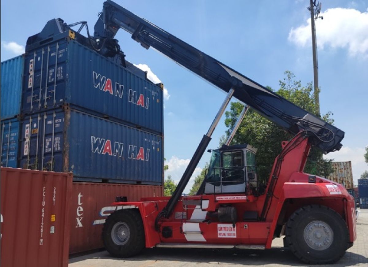 Xếp dỡ container